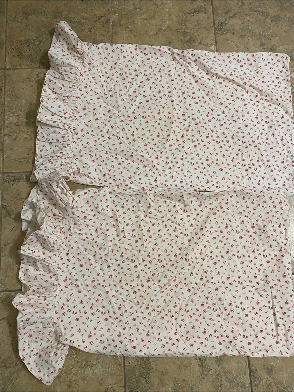 2 VTG Ralph Lauren Calico Red Floral Cotton USA Made Ruffle Trim Pillow Cases